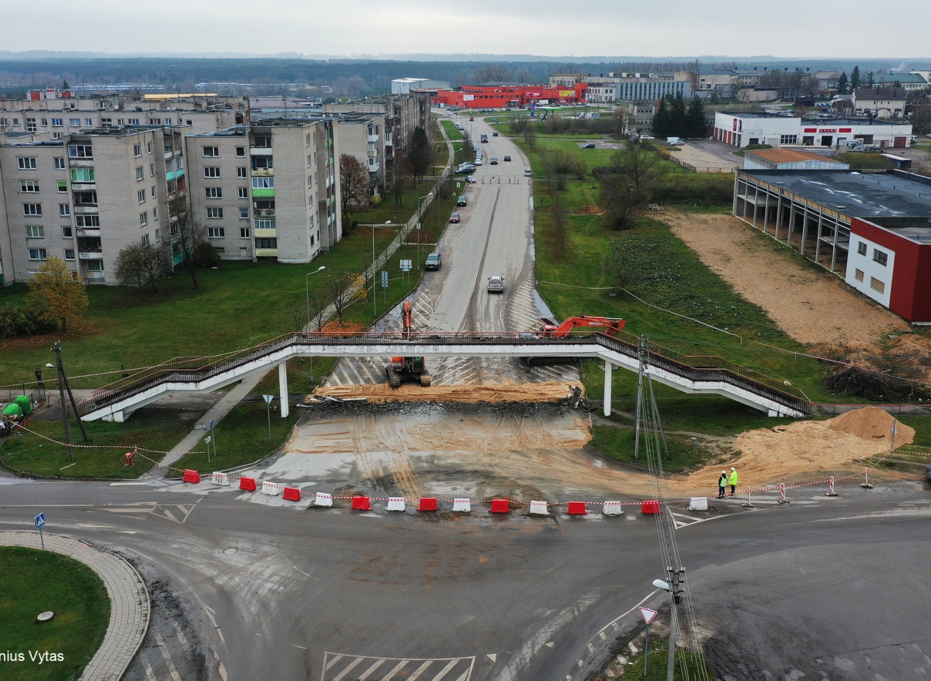 „Tris daugiabučius buvo paprasčiau pastatyti nei pėsčiųjų viaduką…“