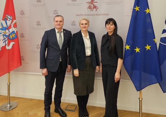 Sugriautą mokyklą atstatantys ukrainiečiai domėjosi Ukmergės...