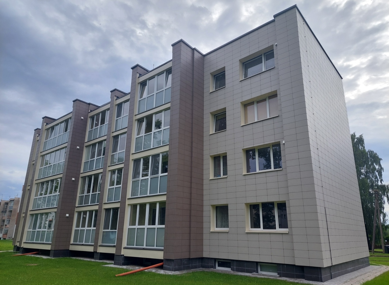 Šventupės kaime, Darbo gatvės 7-uoju numeriu pažymėtas daugiabutis atnaujintas
