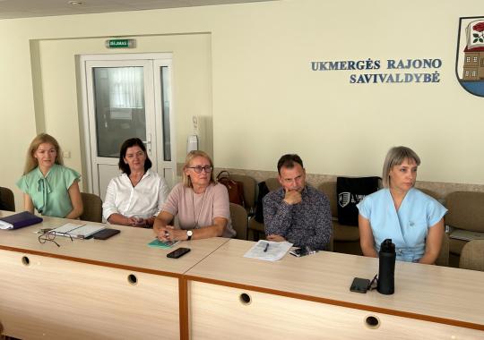 Seime pristatyta ukmergiškių tautodailinkų K. ir S. Zinkevičių kūryba 
