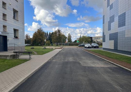 Tarybos nariai ir svečiai domėjosi Ukmergės mokyklų atsinaujinimu