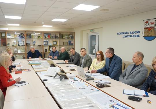 Miestas pradėjo puoštis Kalėdoms