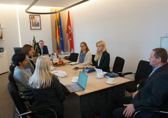 Užsienio partneriai dalinasi šventiškais vaizdais