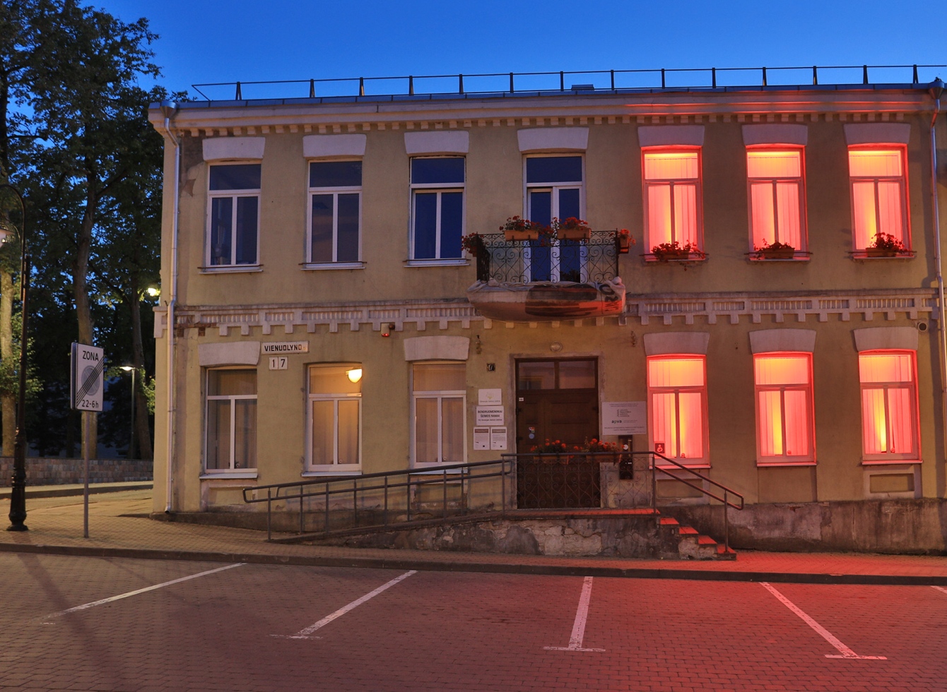 Apšviestas VšĮ „Ukmergės šeimos centras pastatas