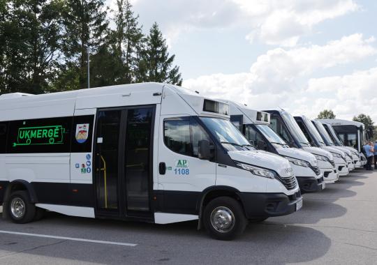 Elektriniai autobusai, saulės...