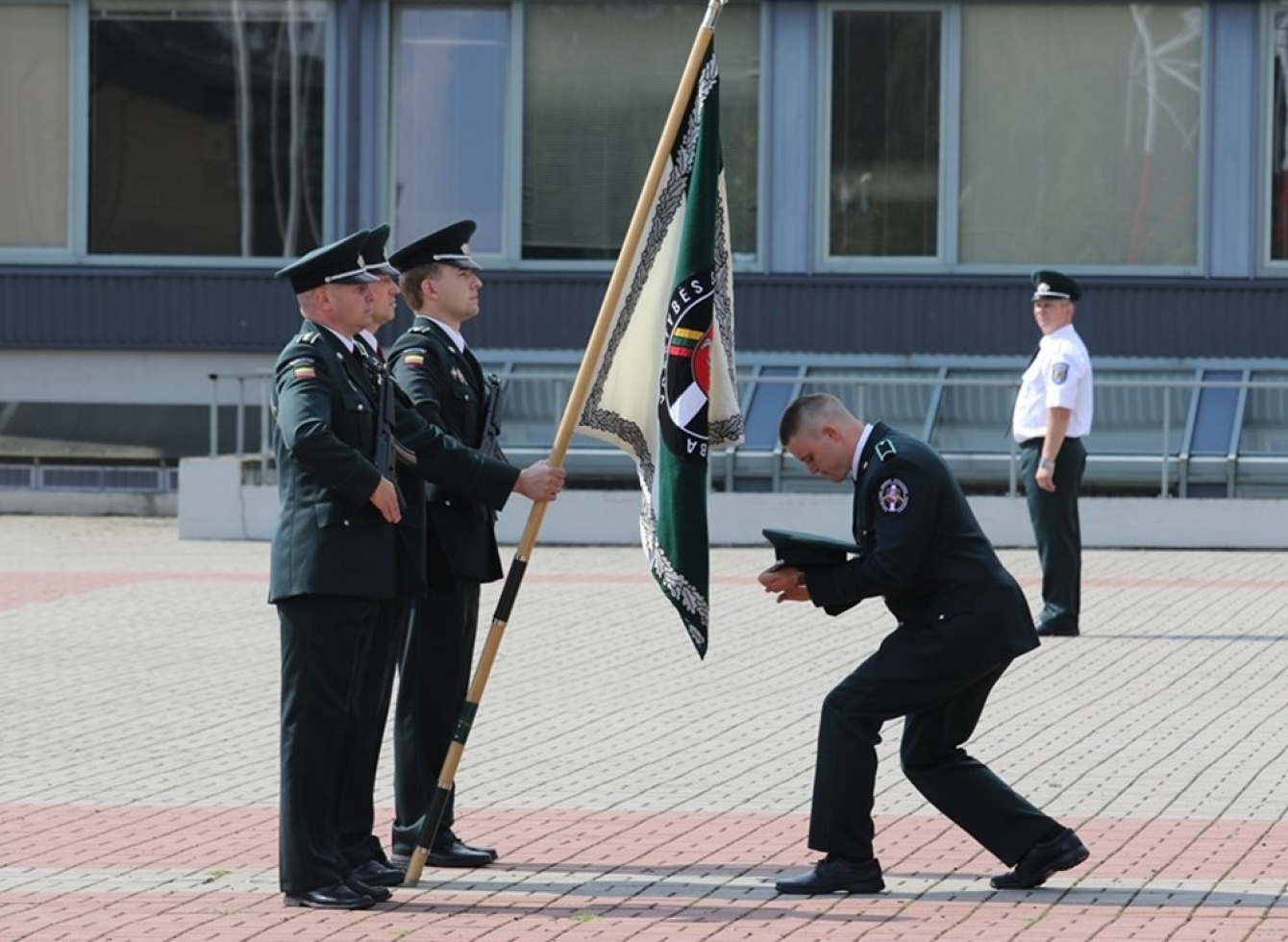 Pasieniečiai per iškilmingą ceremoniją