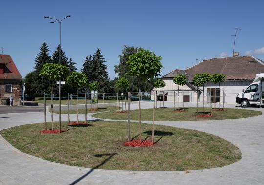 Ukmergės skveras pasipuošė naujais...