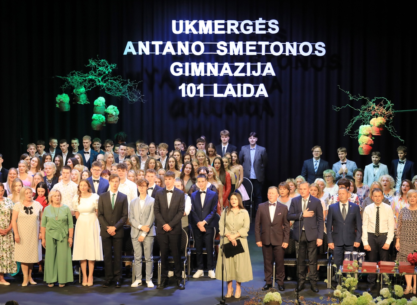 Ukmergės Antano Smetonos gimnazija išleido 101-ąją abiturientų laidos išleistuvės
