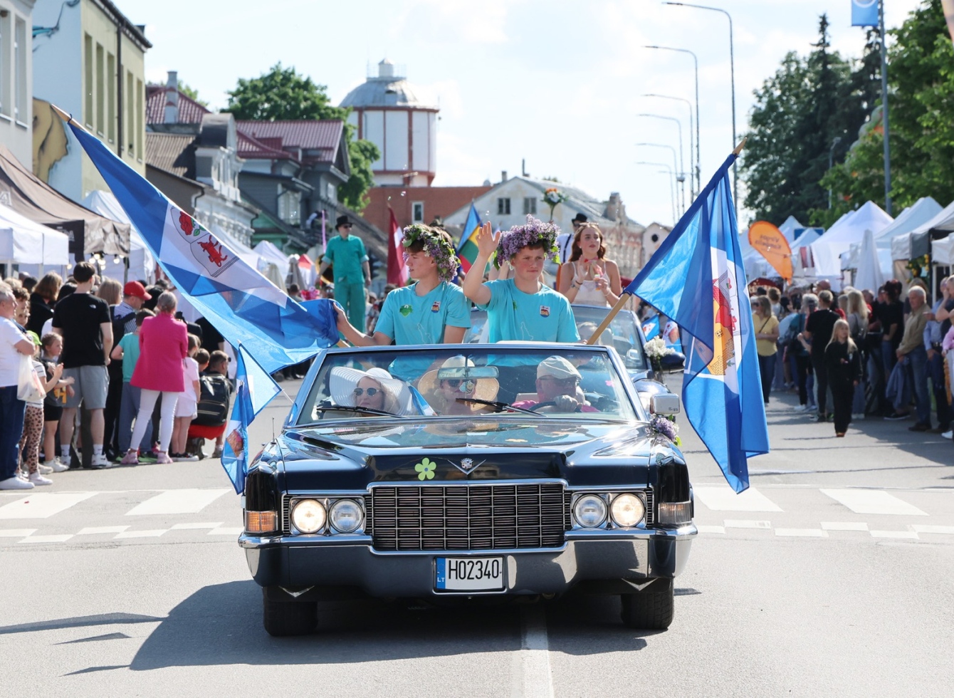 Šventinės eitynės Ukmergėje - vienas miestas, tūkstančiai žingsnių, viena nuotaika
