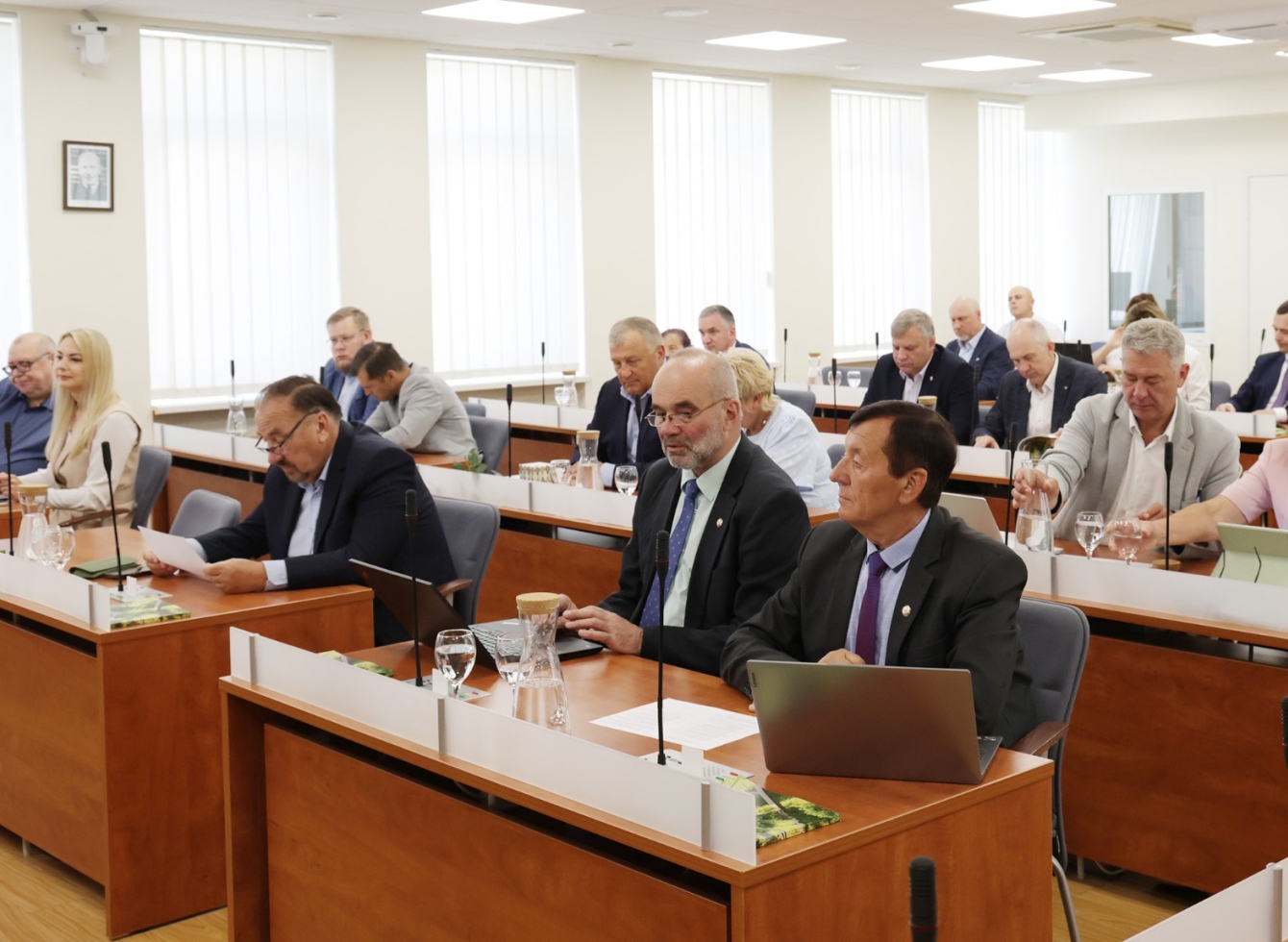 Posėdžiavo Ukmergės rajono savivaldybės taryba