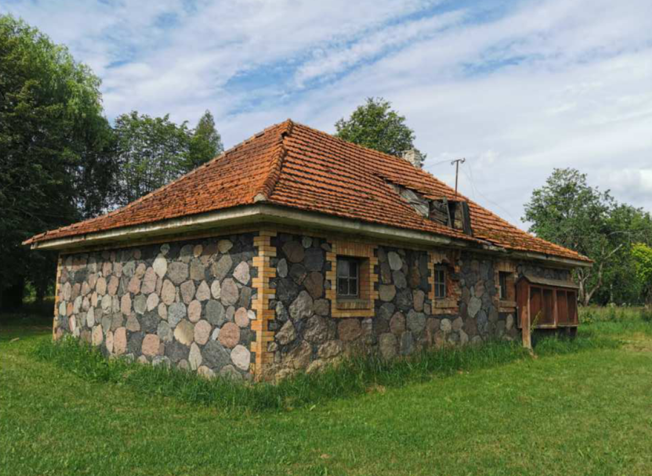 Pastato-garažo Užulėnio k., Taujėnų sen., Ukmergės r. sav., paskirties keitimo į kultūros, kapitalinio remonto viešas projekto pristatymas