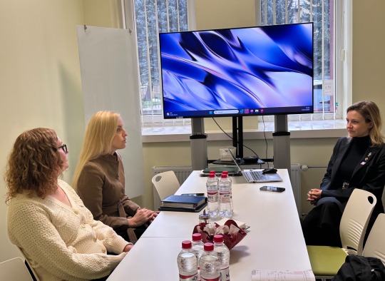 Ukmergės rajono savivaldybės administracijos direktorė Inga Pračkailė, Strateginio planavimo, investicijų ir verslo plėtros skyriaus vedėja Lina Kasmauskienė, agentūros vadovė Monika Miniotaitė 