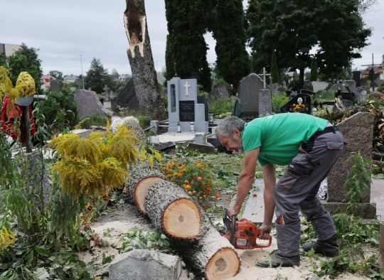 Šeštadienį Lietuvą ir Ukmergės rajoną užklupęs uraganinis vėjas paliko daugybę padarinių