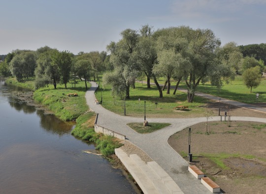 Sutvarkyta Ukmergės miesto Šventosios upės pakrantė