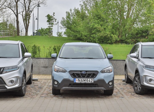 Trims Ukmergės rajono seniūnijoms perduoti nauji automobiliai