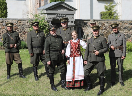 Siesikų liaudiškos muzikos kapela „Vieversa“