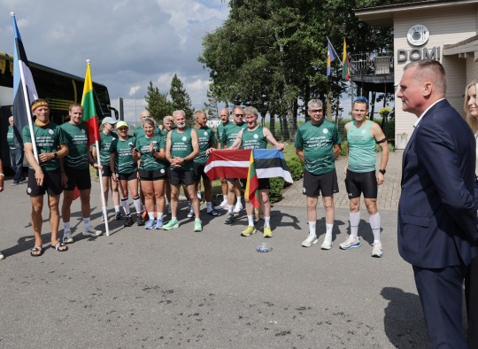 „Baltijos kelio“ bėgikai tradiciškai pasitikti Ukmergės rajone