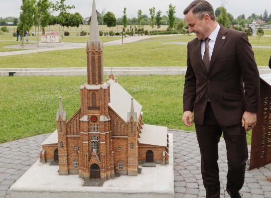„Mini Lietuva“ parką papildė Kaišiadorių Kristaus Atsimainymo katedros miniatiūra