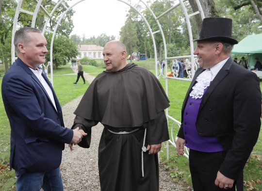Taujėnuose šurmuliavo Derliaus šventė ir paminėtas 430 metų jubili