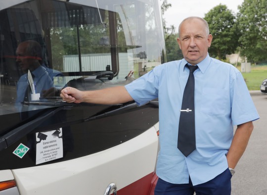 „Ukmergės autobusų parkas“ autobusų vairuotojai su nauja apranga