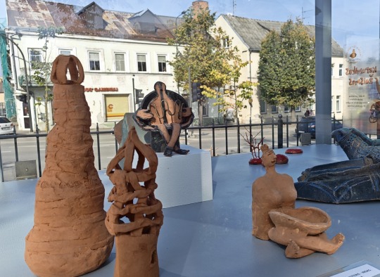 Lauko galerijoje Ukmergėje – nauja paroda „Keramikos žaismas“