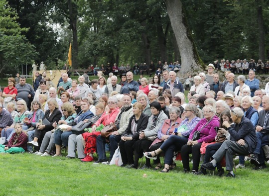 Taujėnuose šurmuliavo Derliaus šventė ir paminėtas 430 metų jubili