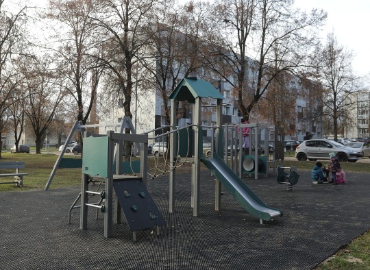 Naujos vaikų žaidimų aikštelės