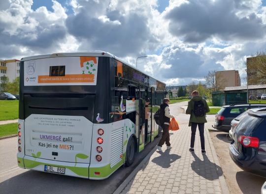 autobusas ir žmonės