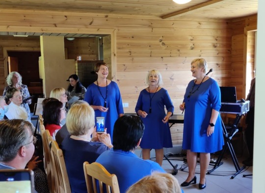 Taujėnų moterų trio (vadovė Nijolė Janulienė)