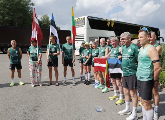 „Baltijos kelio“ bėgikai tradiciškai pasitikti Ukmergės rajone