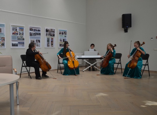 Ukmergės meno mokyklos jaunosios violončelininkės
