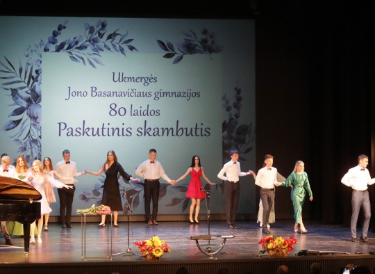 Jono Basanavičiaus gimnazijos abiturientų paskutinis skambutis