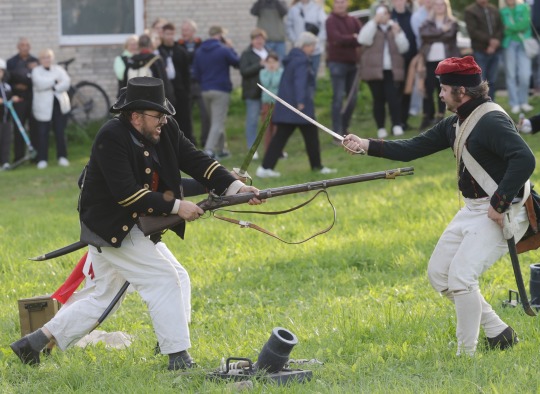 Deltuvoje vėl aidėjo 1812-ųjų mūšio salvės