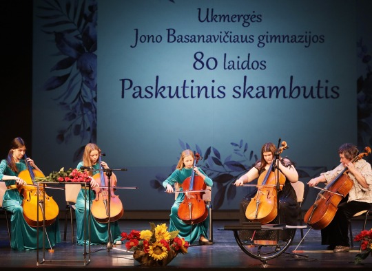Jono Basanavičiaus gimnazijos abiturientų paskutinis skambutis