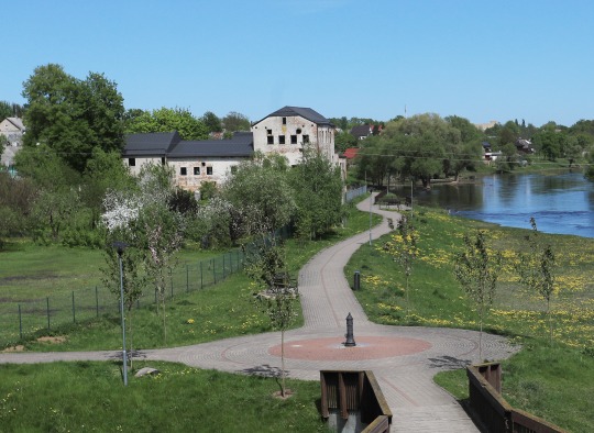 Šventosios upės pakrantėje pasodinta 16 sakurų