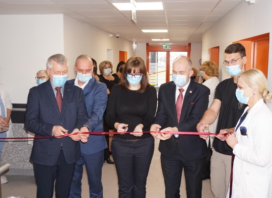 Simbolinę atidarymo juostelę perkirpo R. Civilka, D. Varnas, J. Sejonienė, R. Janickas ir L.Mišeikis
