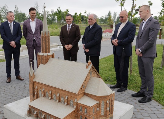 „Mini Lietuva“ parką papildė Kaišiadorių Kristaus Atsimainymo katedros miniatiūra