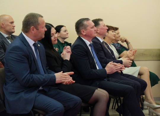 Paskutinis skambutis nuaidėjo taujėniškiams abiturientams