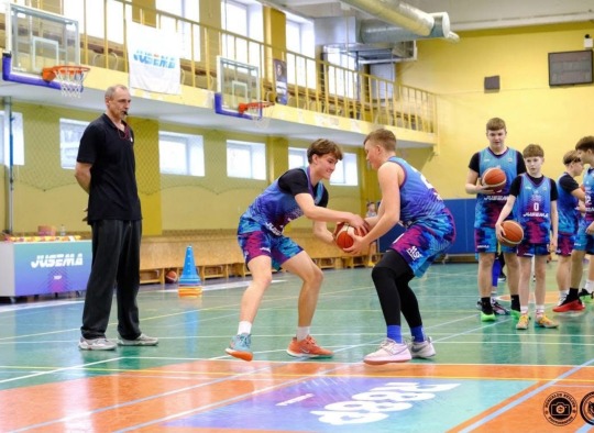 Ukmergėje lankėsi krepšinio legendos