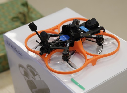 Ukmergėje atidarytas „Airtech“ dronų valdymo mokymų centras – kviečia į užsiėmimus ne tik vaikus, bet ir suaugusiuosius