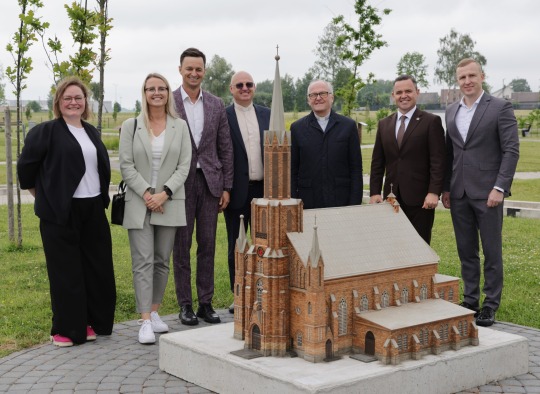 „Mini Lietuva“ parką papildė Kaišiadorių Kristaus Atsimainymo katedros miniatiūra