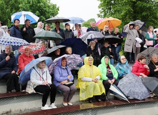 „Ant kalno klevelis“ – pirmasis tarptautinis folkloro festivalis sujungė miestus, tradicijas ir širdis