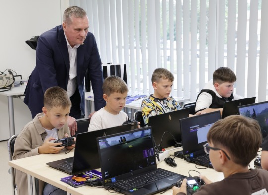Ukmergėje atidarytas „Airtech“ dronų valdymo mokymų centras – kviečia į užsiėmimus ne tik vaikus, bet ir suaugusiuosius
