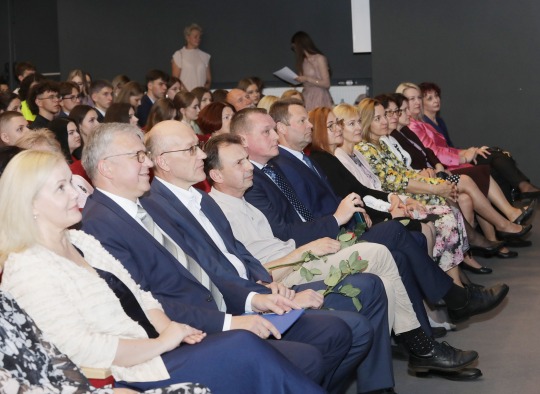Jono Basanavičiaus gimnazijos abiturientų paskutinis skambutis