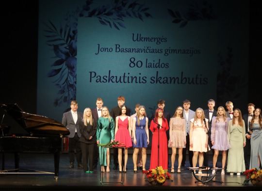 Jono Basanavičiaus gimnazijos abiturientų paskutinis skambutis